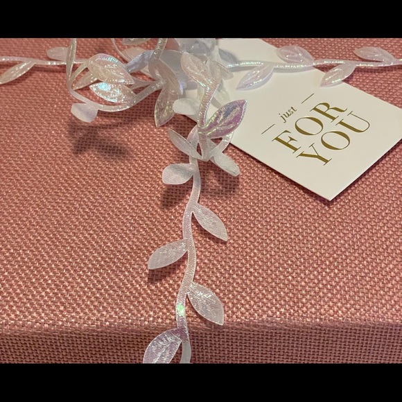 Beautiful Sugar Paper Selection: Trinket Large Tray, Note Pad and Dotted Pen. - Picture 3 of 9